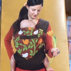 Mei Tai Baby B&W Carrier by Lilliputi. NIB